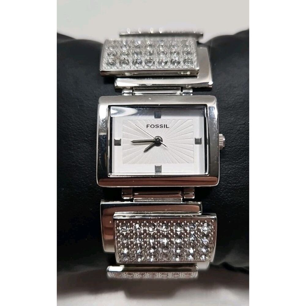 Fossil Silver Tone Gemmed Womens Watch ES 2018 110805 New Battery W144